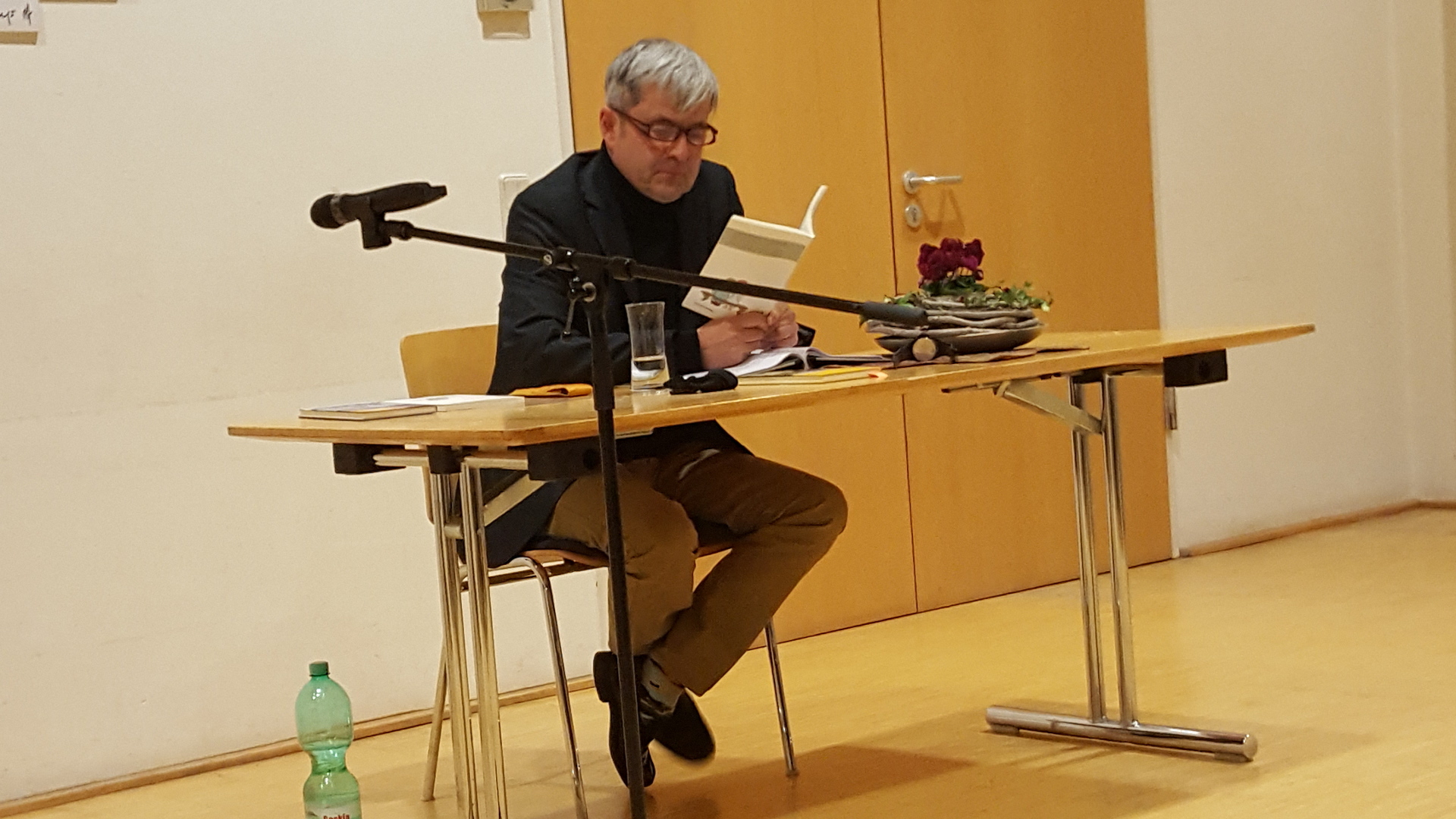 Lesung mit Monsignore Stephan Wahl